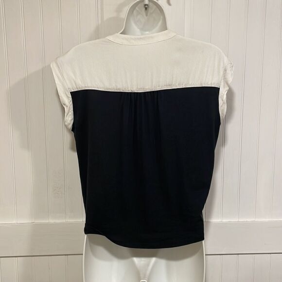 Chloe K cute, black & white crop top with front tie size M - Picture 4 of 7